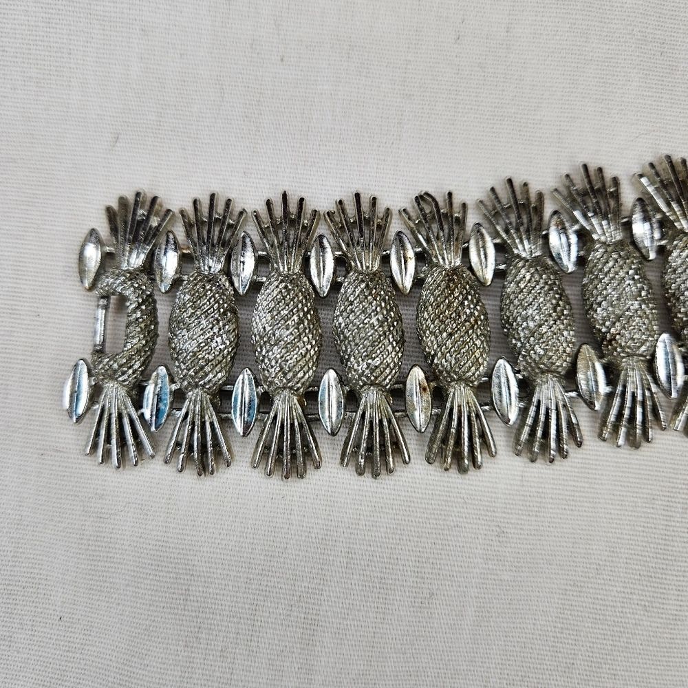 Sarah Coventry Vintage 1960s Pineapple Crown Panel Bracelet - Some Wear - Picture 7 of 12